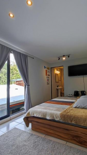Los Jaules Brand New Hideaway
